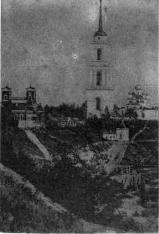 Успенский собор. В одной из пристроек к нему в апреле 1896 года открылась народная библиотека.